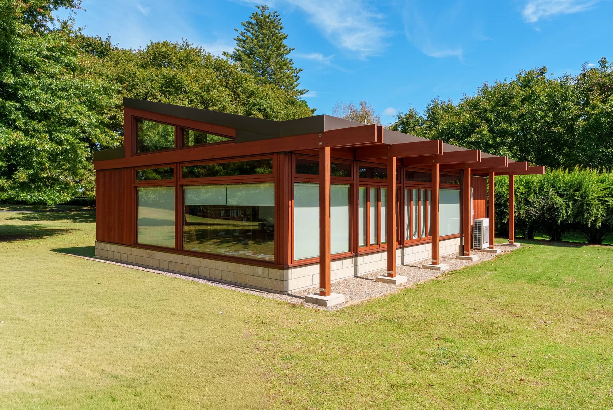 The glazed elevation of the pavilion seen from three-quarters.